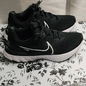Women's Nike React Infinity Run Flyknit‎ II Running Shoes Back/White Size 8